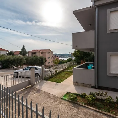 쿠즈메니치 트로기르