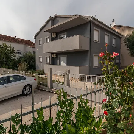 쿠즈메니치 트로기르