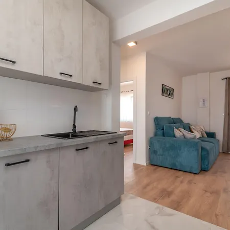 Eight By A Apartament *