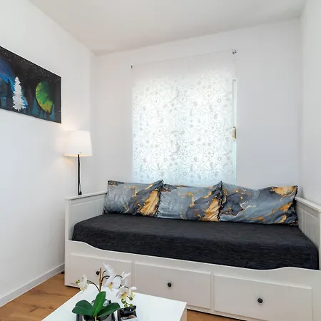 Eight By A Apartamento *